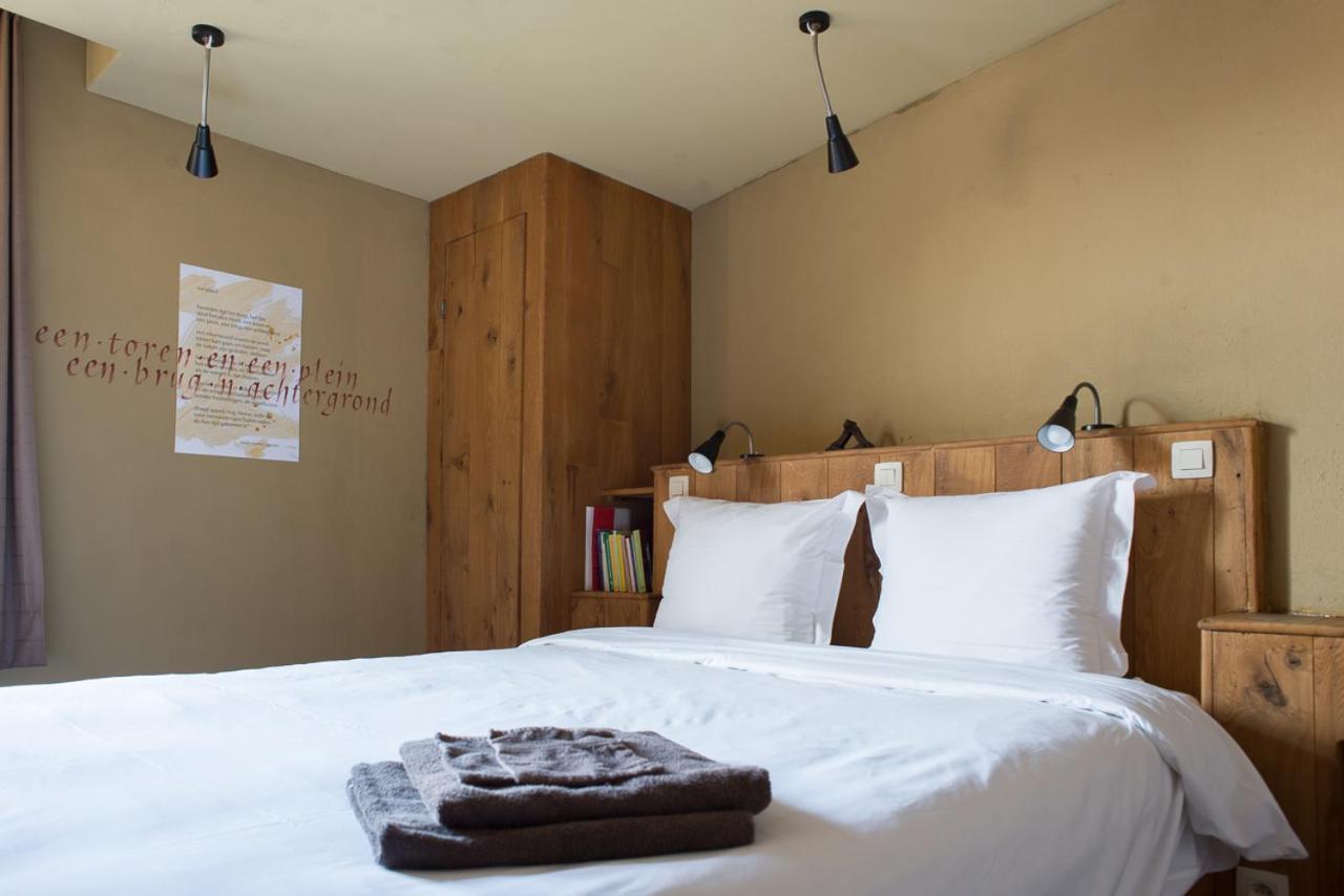 Poeziehotel Surplace - 15 Min Van Pairi Daiza & Industriezone Ghislenghien Bever Esterno foto