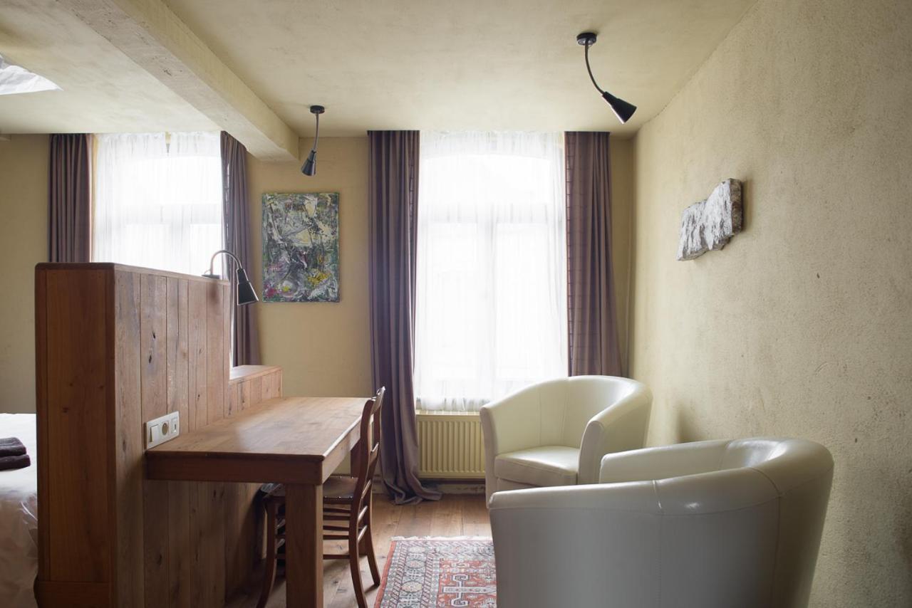 Poeziehotel Surplace - 15 Min Van Pairi Daiza & Industriezone Ghislenghien Bever Esterno foto